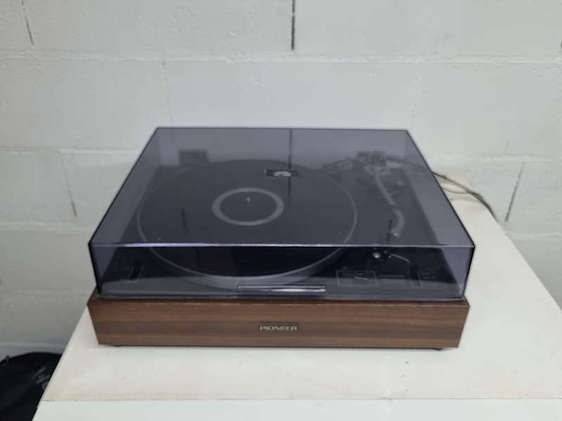 Pioneer turntable PL12D
